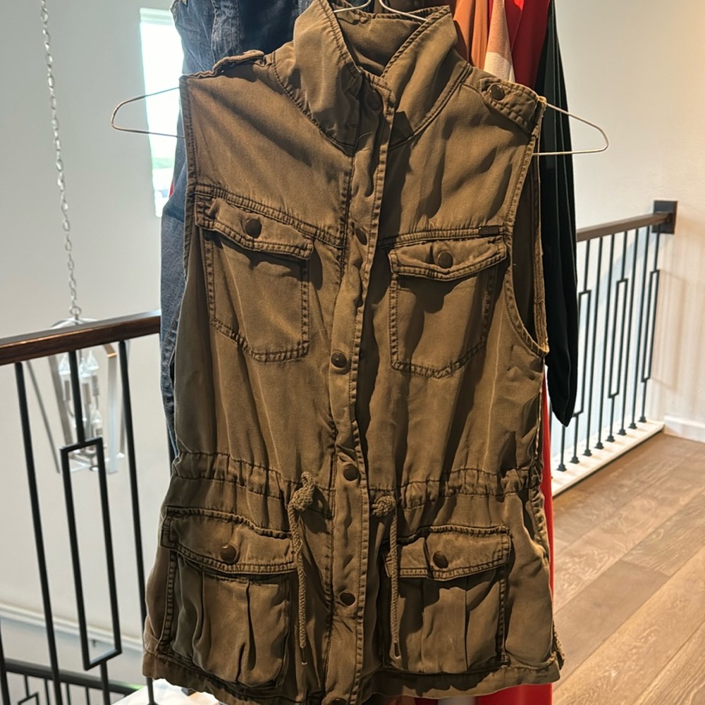 Max/ vest